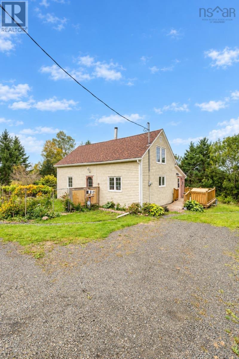 309 Highway 201 Property Photo 2