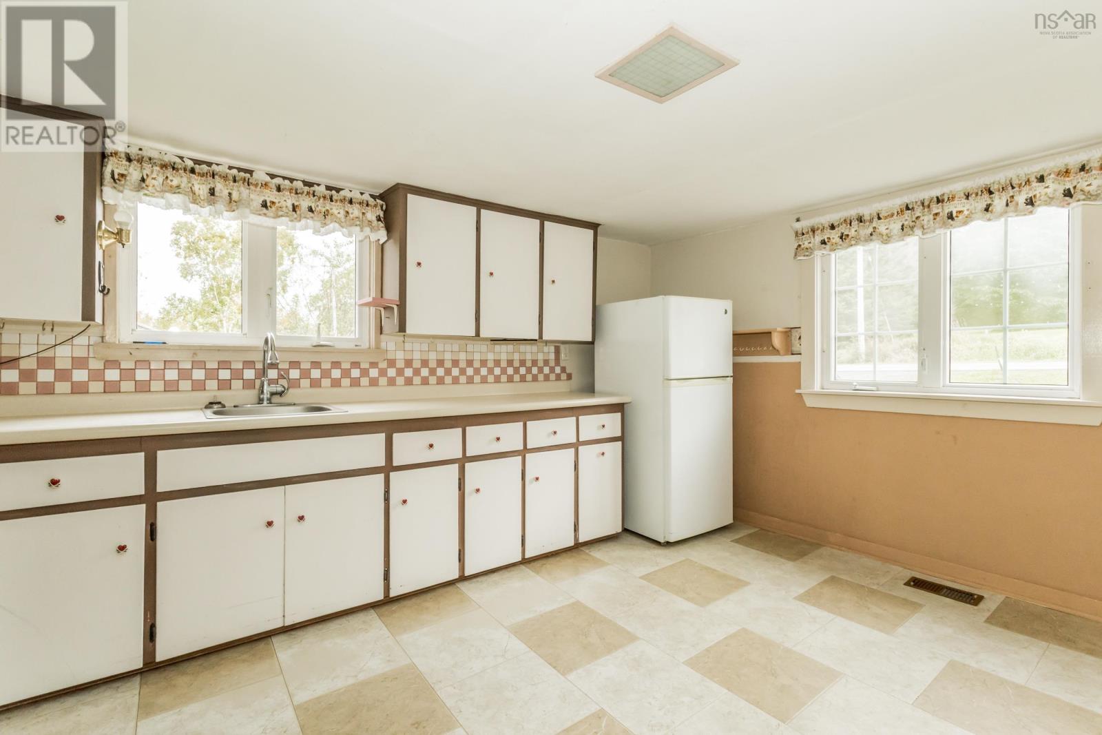 309 Highway 201 Property Photo 7
