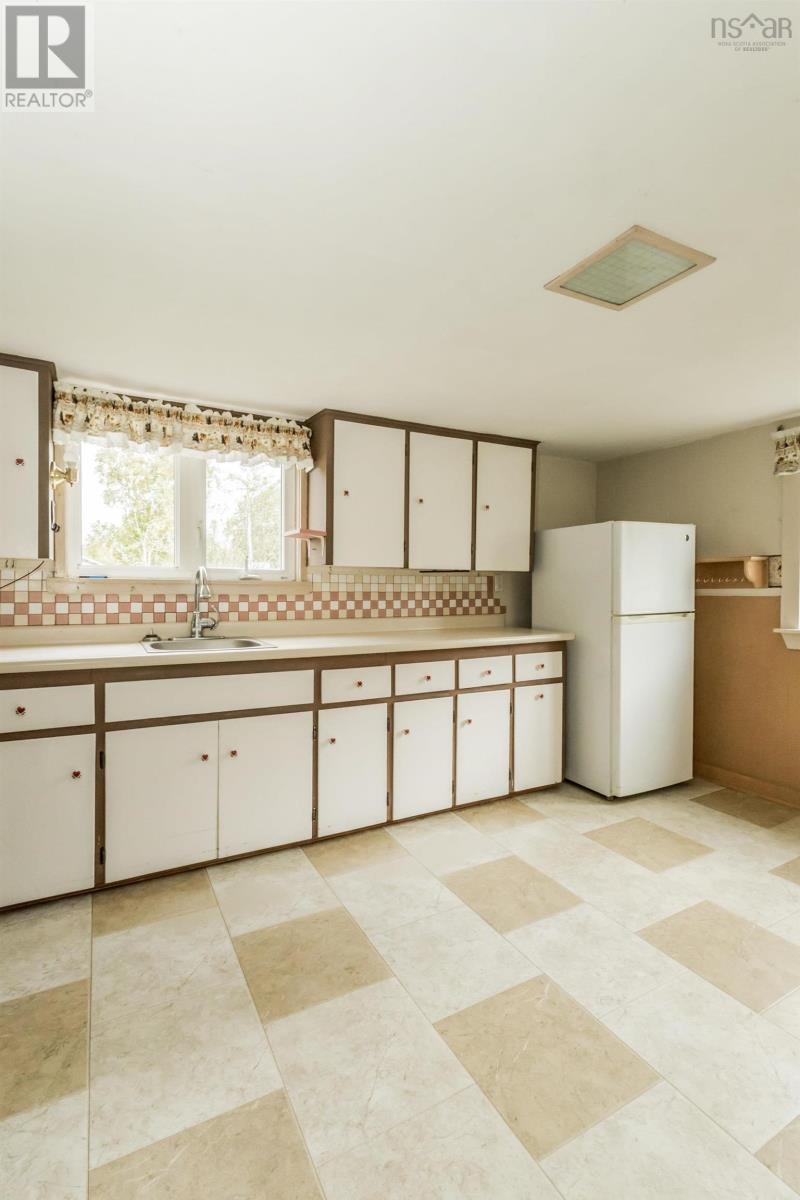 309 Highway 201 Property Photo 8