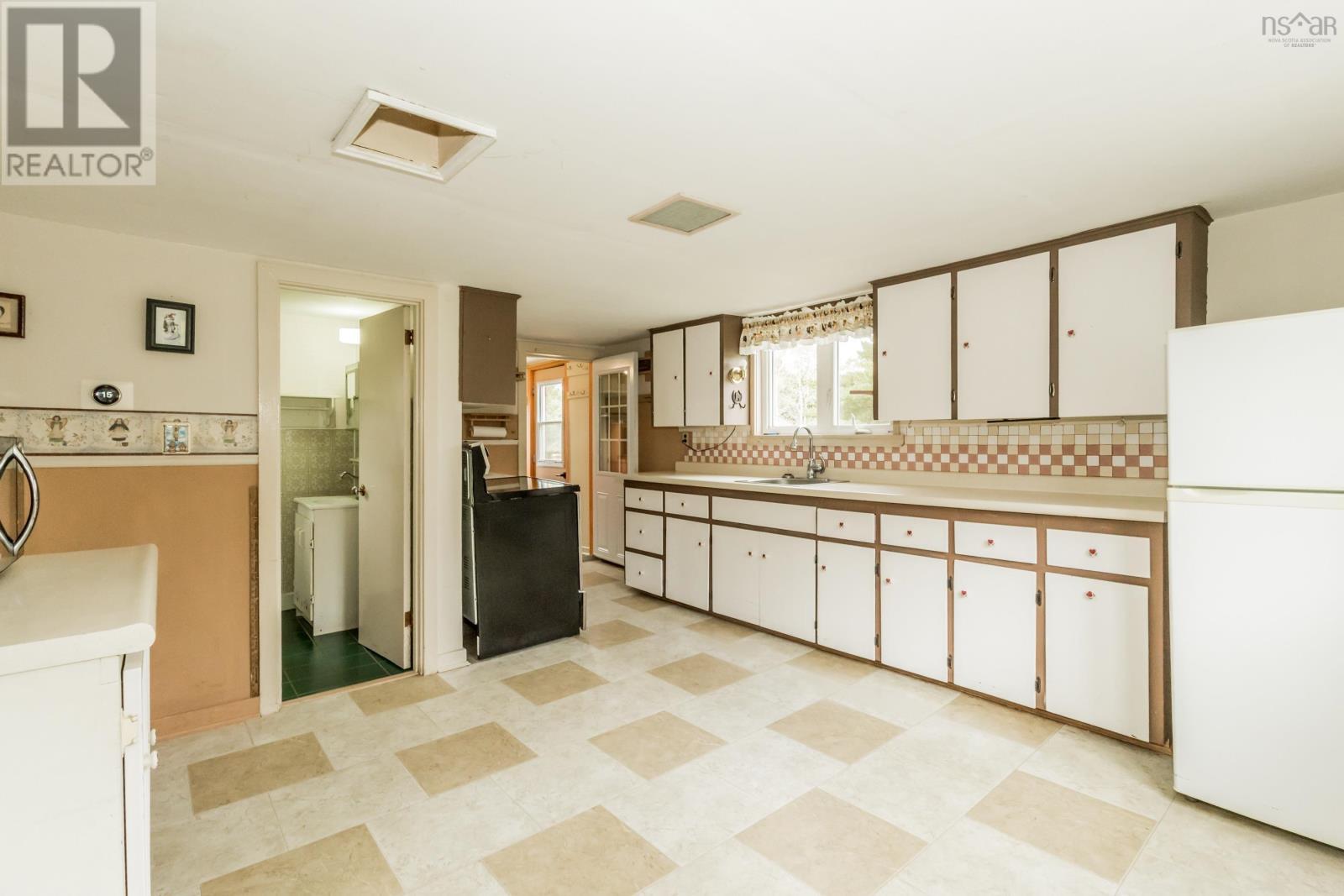 309 Highway 201 Property Photo 9