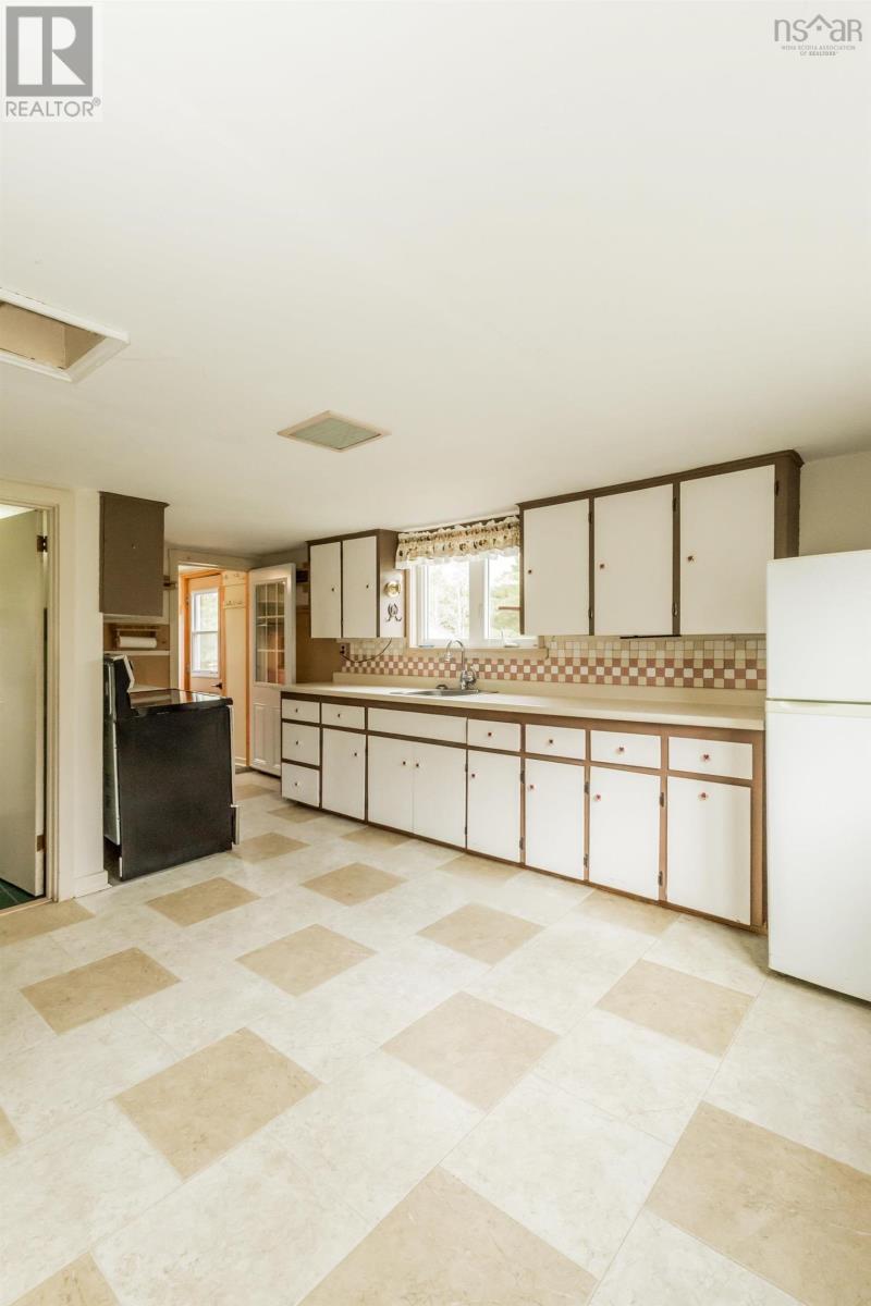 309 Highway 201 Property Photo 10
