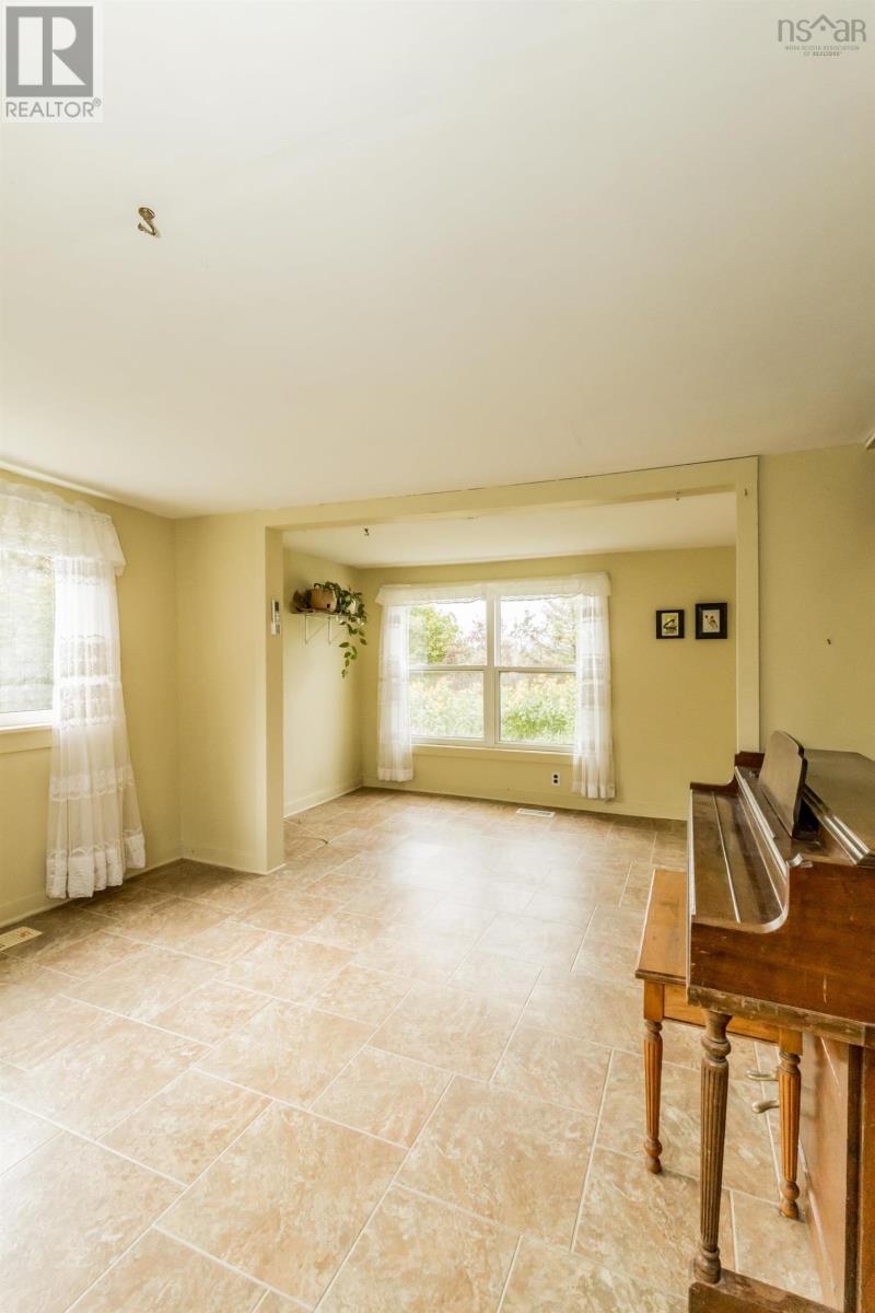 309 Highway 201 Property Photo 14