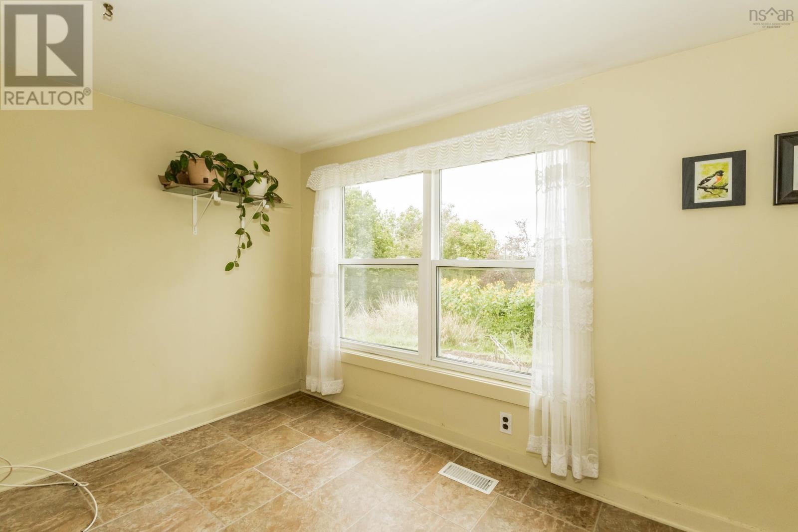 309 Highway 201 Property Photo 16