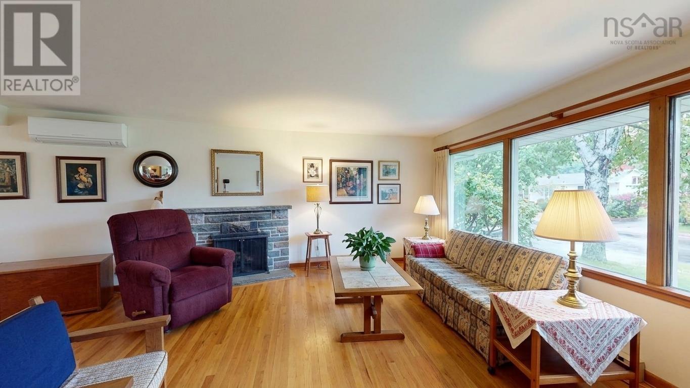 33 Anderson Street Property Photo 2