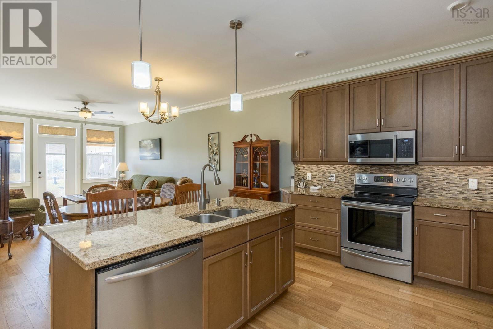 20 Mackinnon Court Property Photo 6