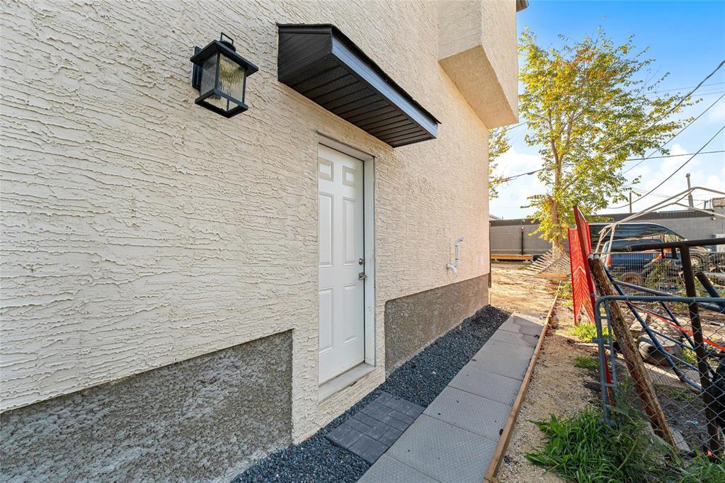 1054 Brussels Street Property Photo 26