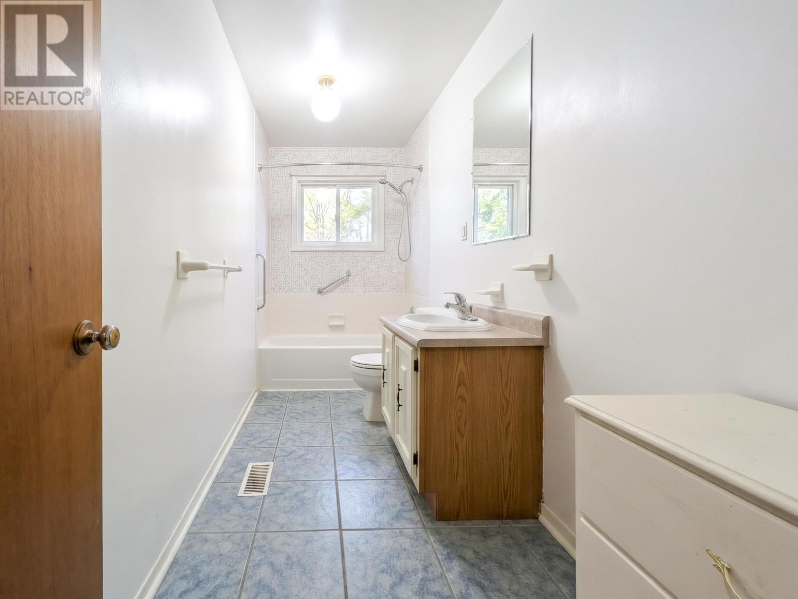 50 Aintree Drive Property Photo 5