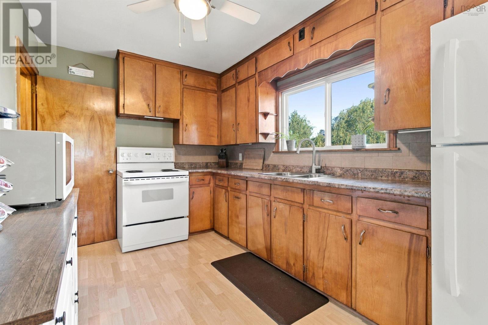 122 Campbell Avenue Property Photo 10