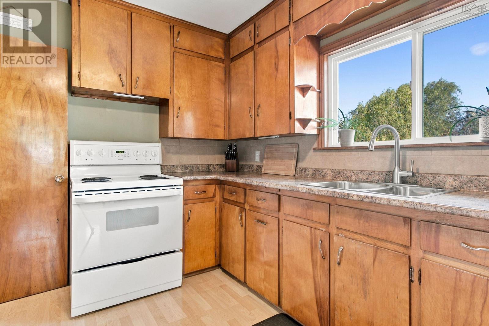122 Campbell Avenue Property Photo 11