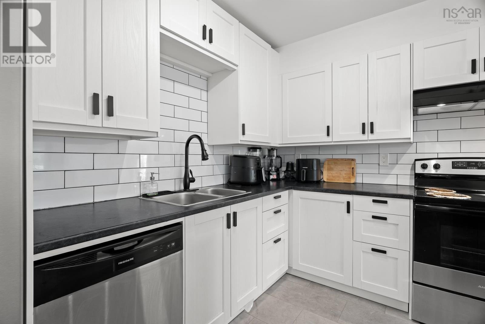 303 51 River Lane Property Photo 13