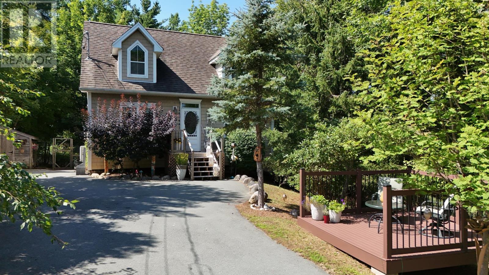 48 Pond Street Property Photo 2