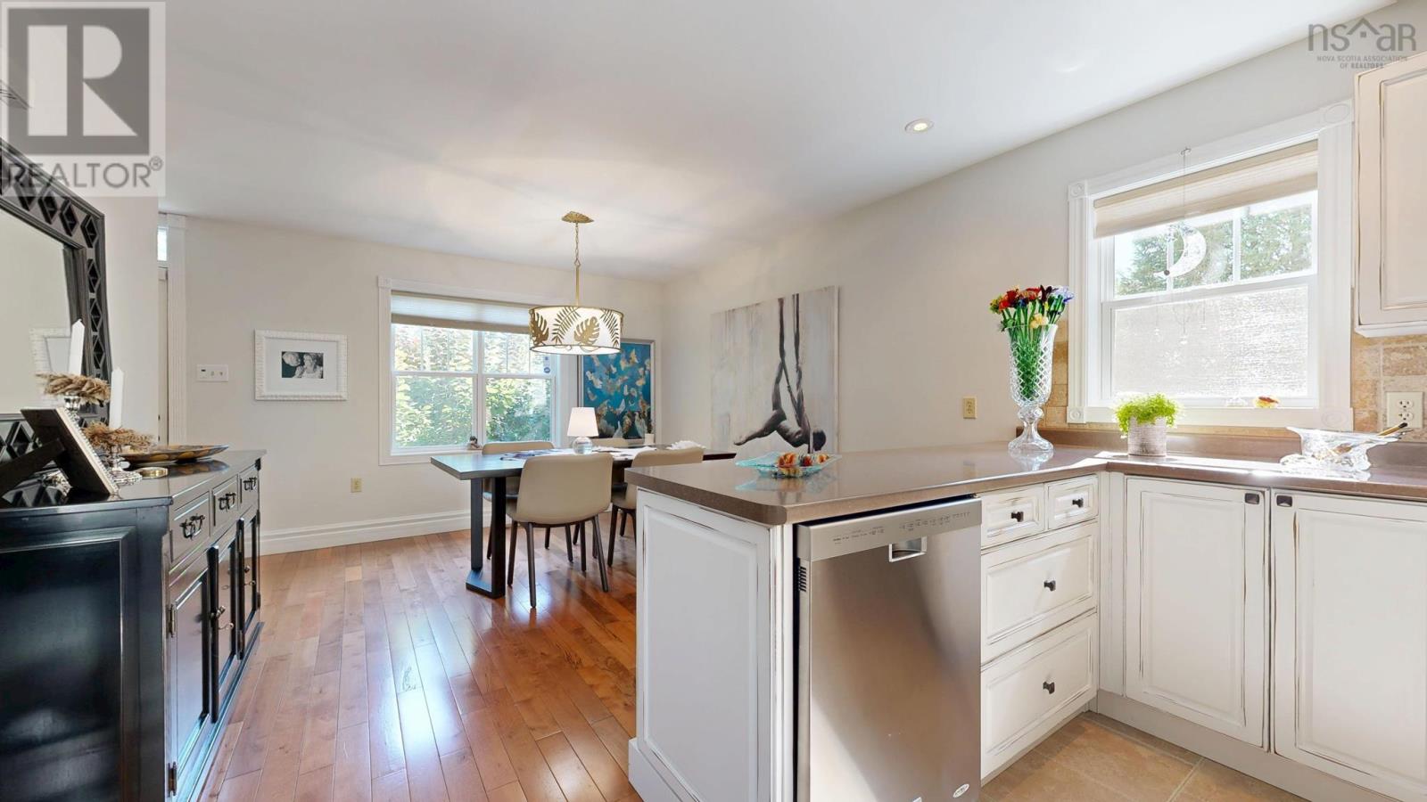 48 Pond Street Property Photo 10