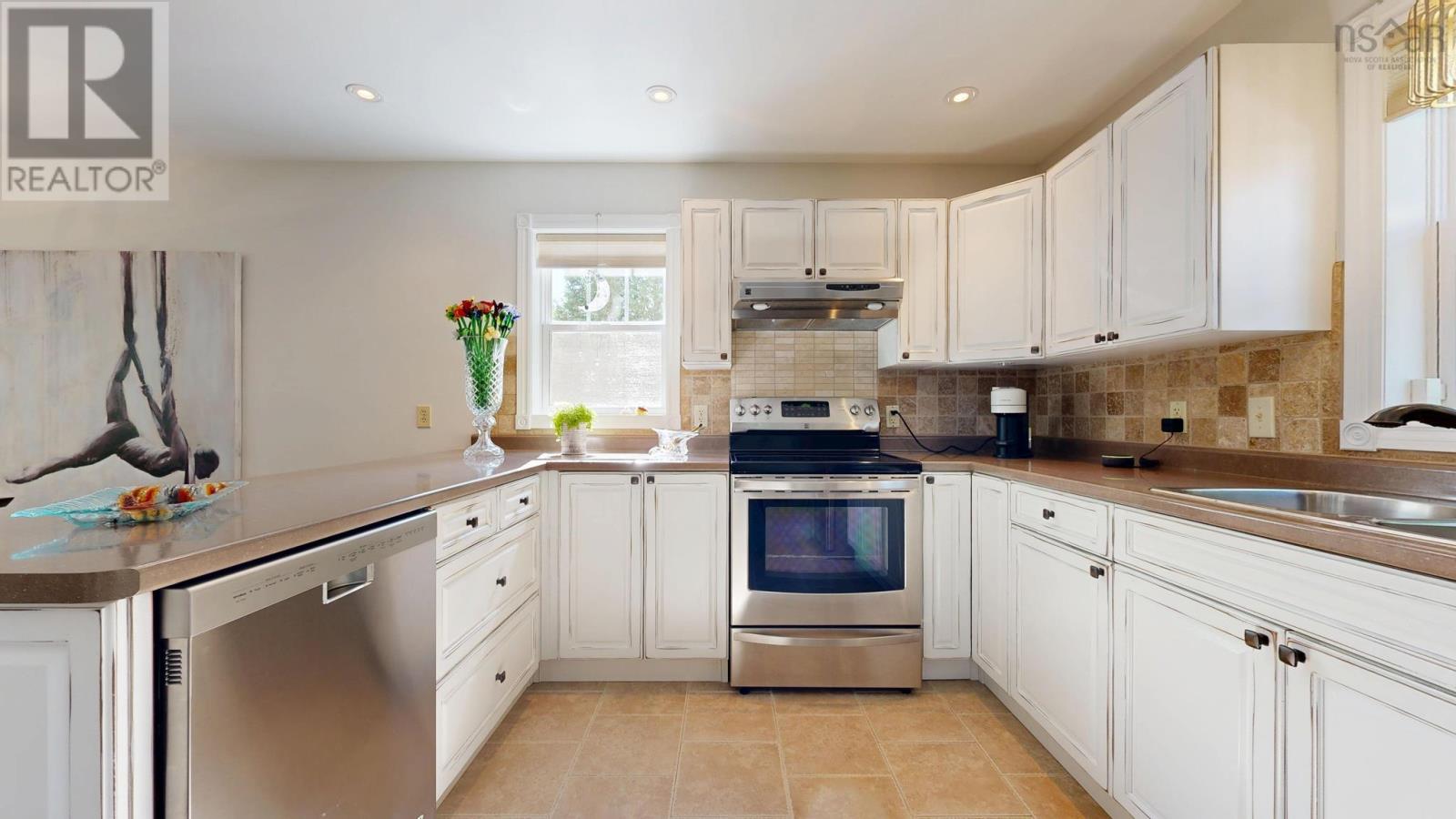 48 Pond Street Property Photo 11