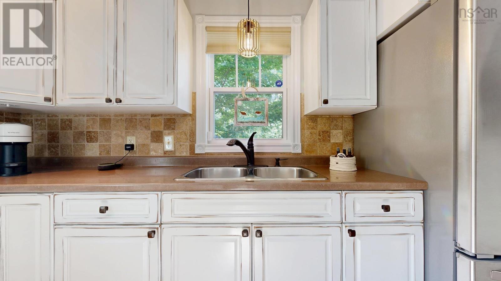 48 Pond Street Property Photo 12