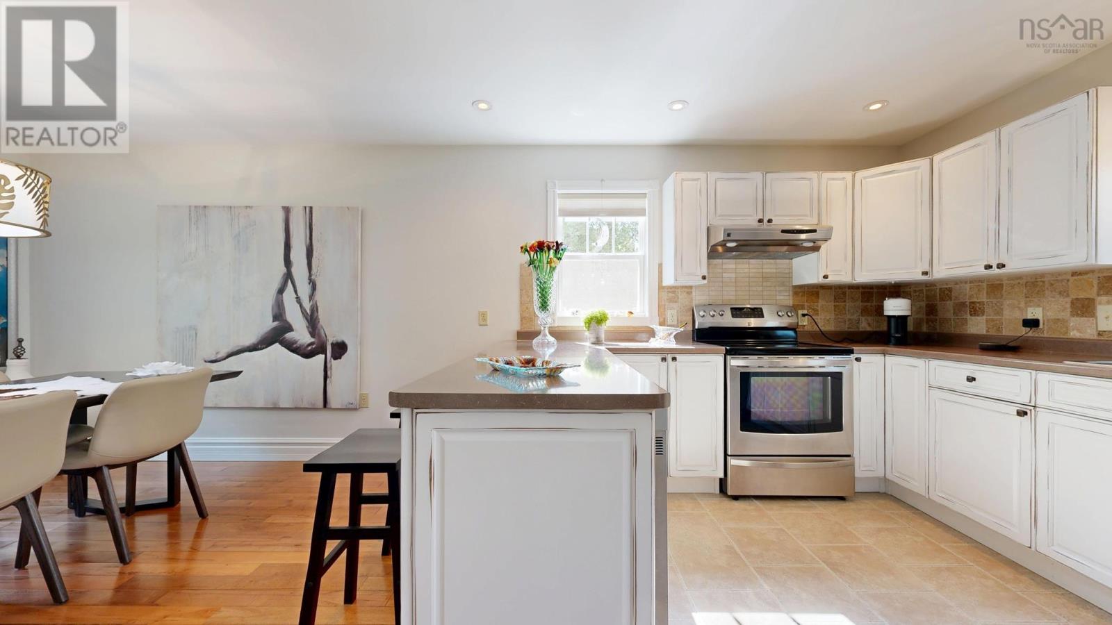 48 Pond Street Property Photo 13