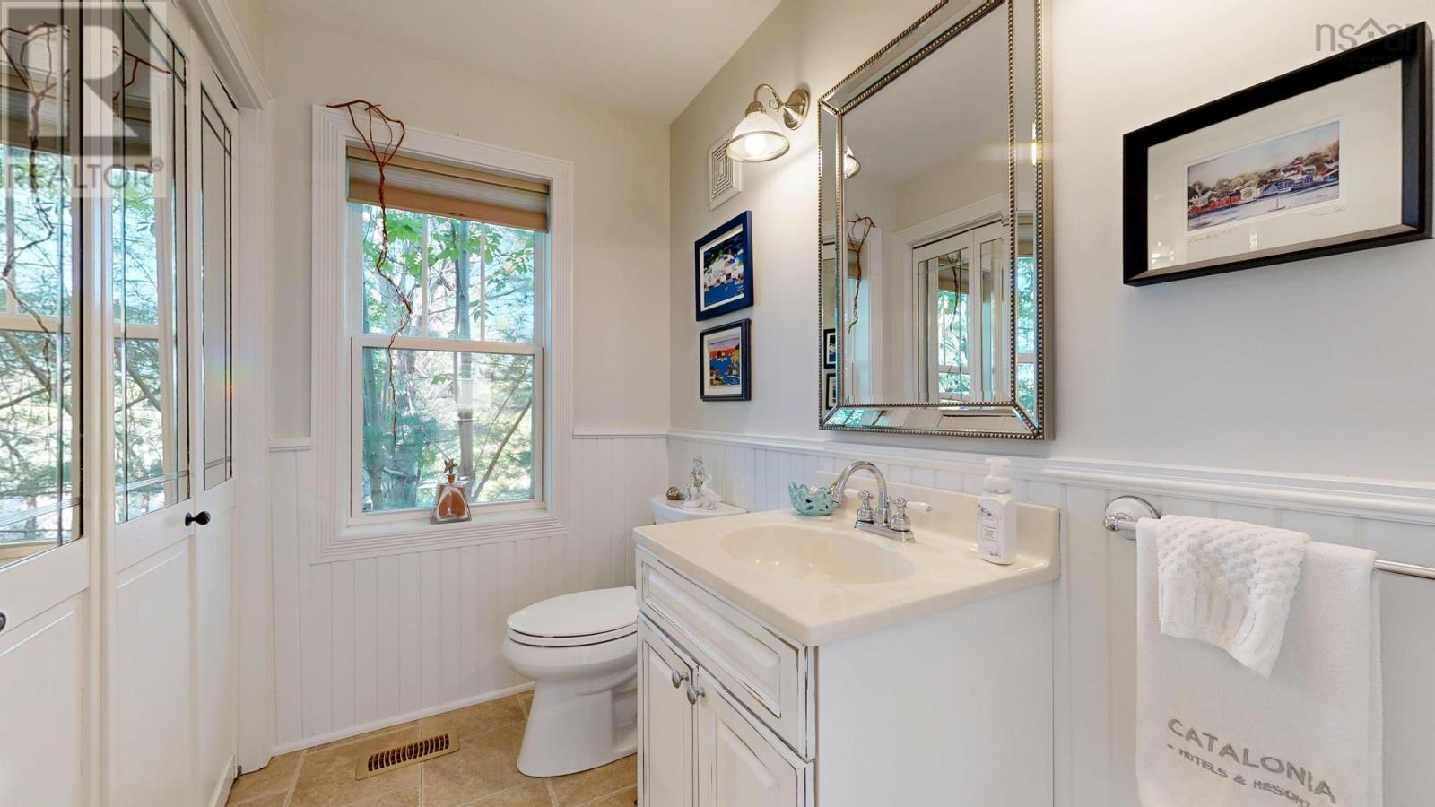 48 Pond Street Property Photo 16