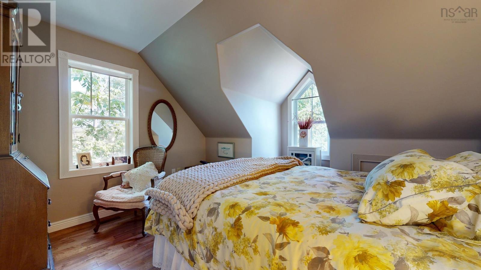 48 Pond Street Property Photo 23