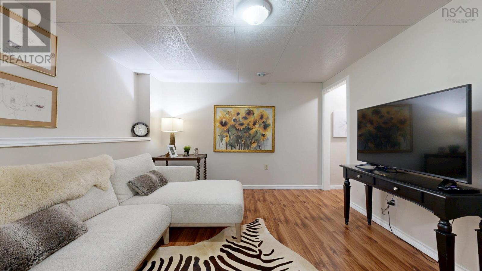 48 Pond Street Property Photo 28