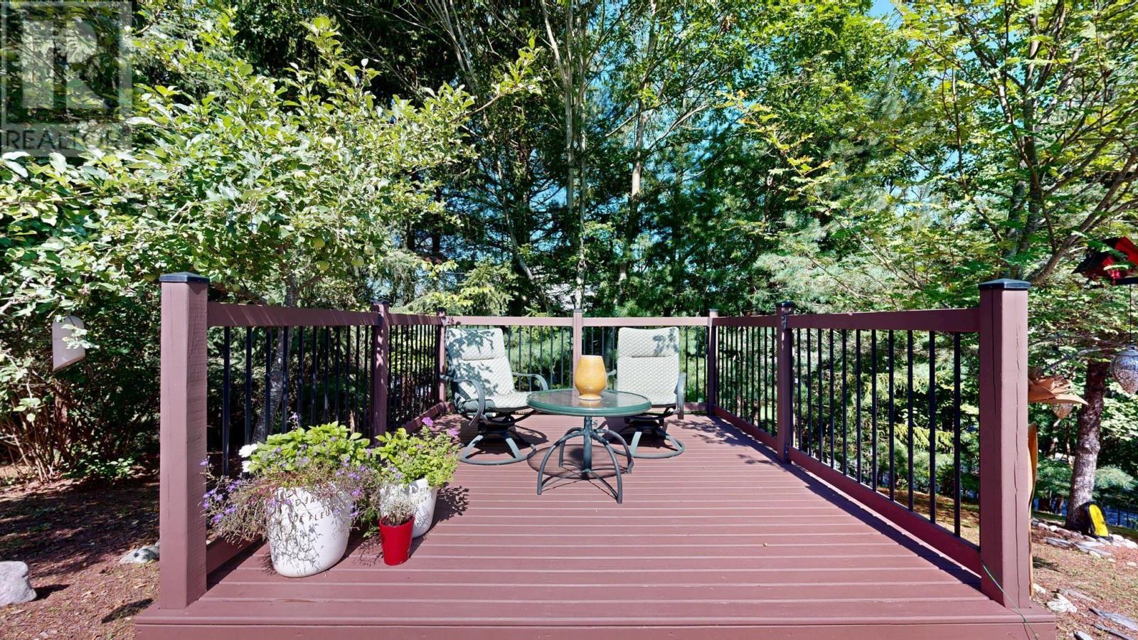 48 Pond Street Property Photo 32