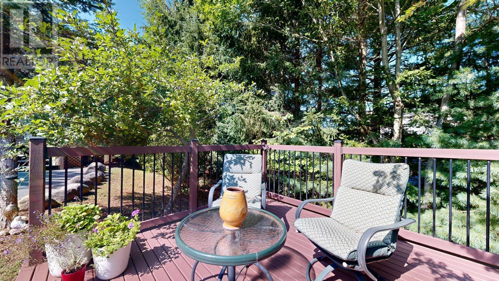 48 Pond Street Property Photo 33