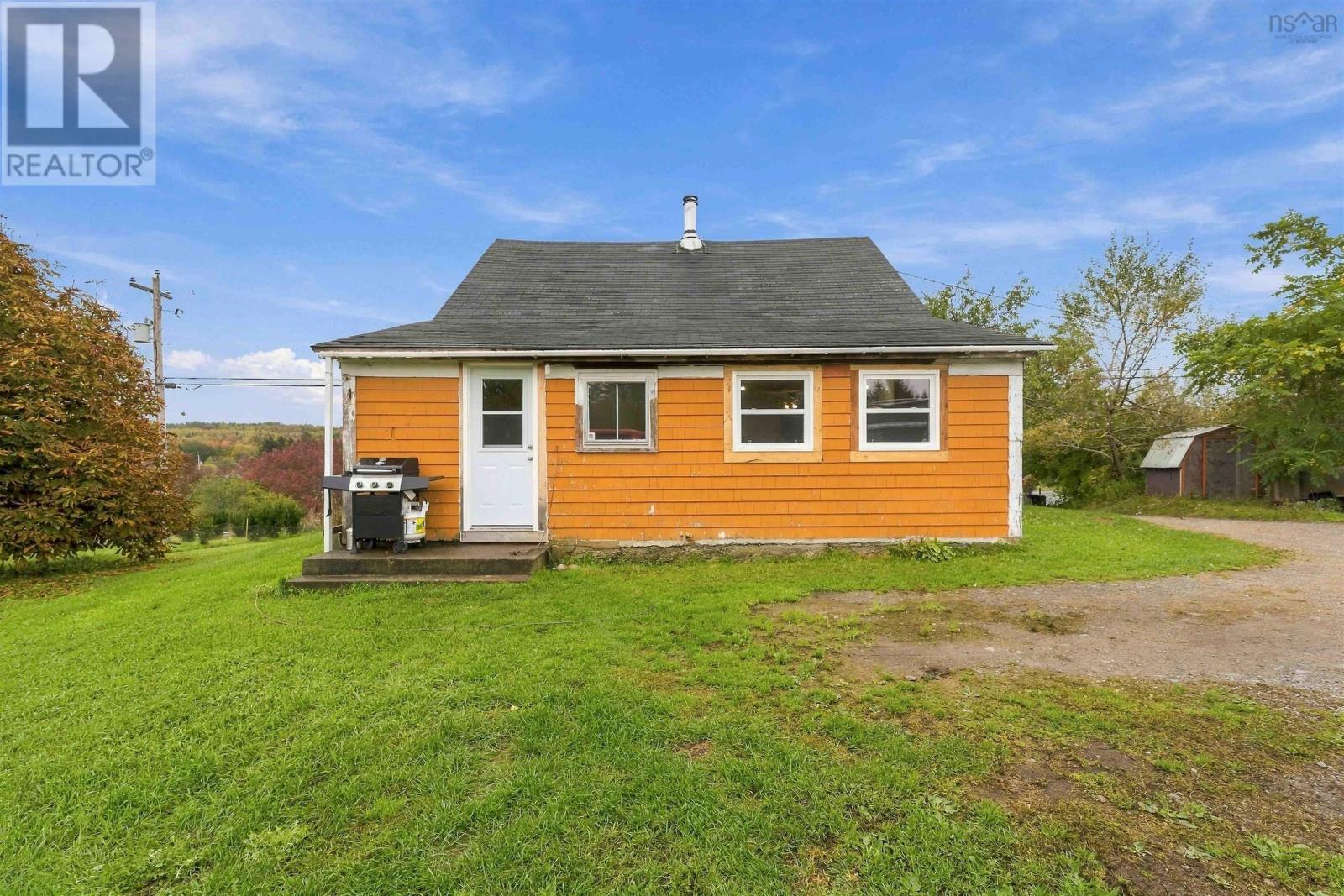 6351 Highway 101 Property Photo 2