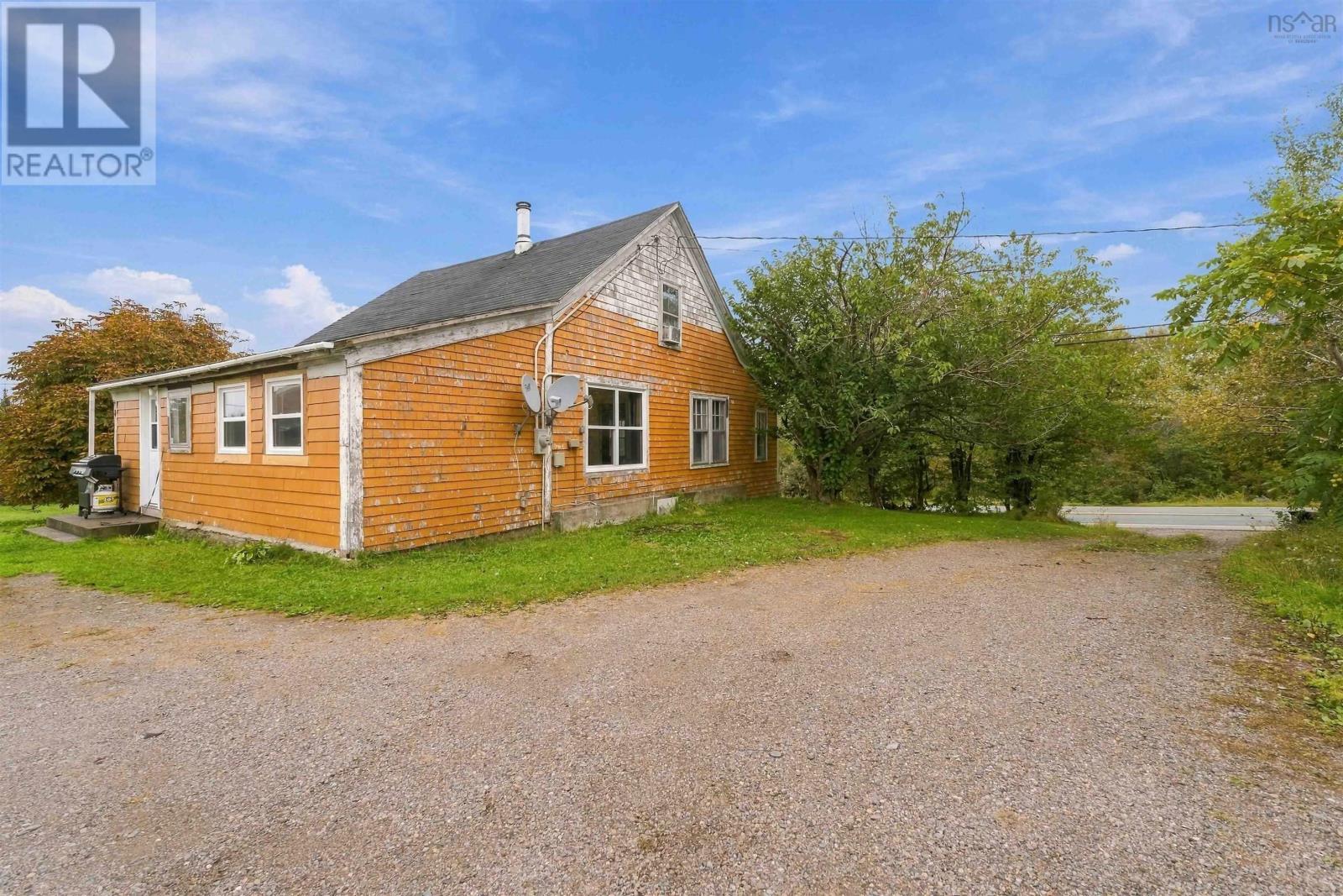 6351 Highway 101 Property Photo 3