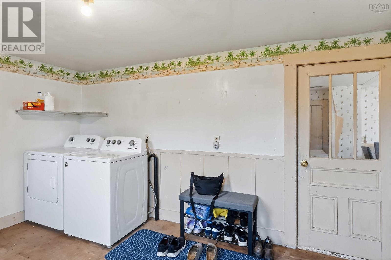6351 Highway 101 Property Photo 5