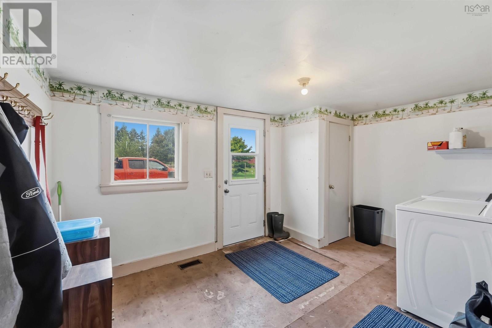 6351 Highway 101 Property Photo 6