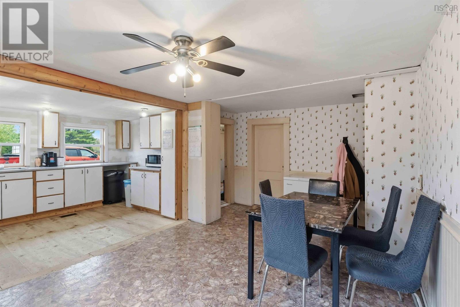 6351 Highway 101 Property Photo 7