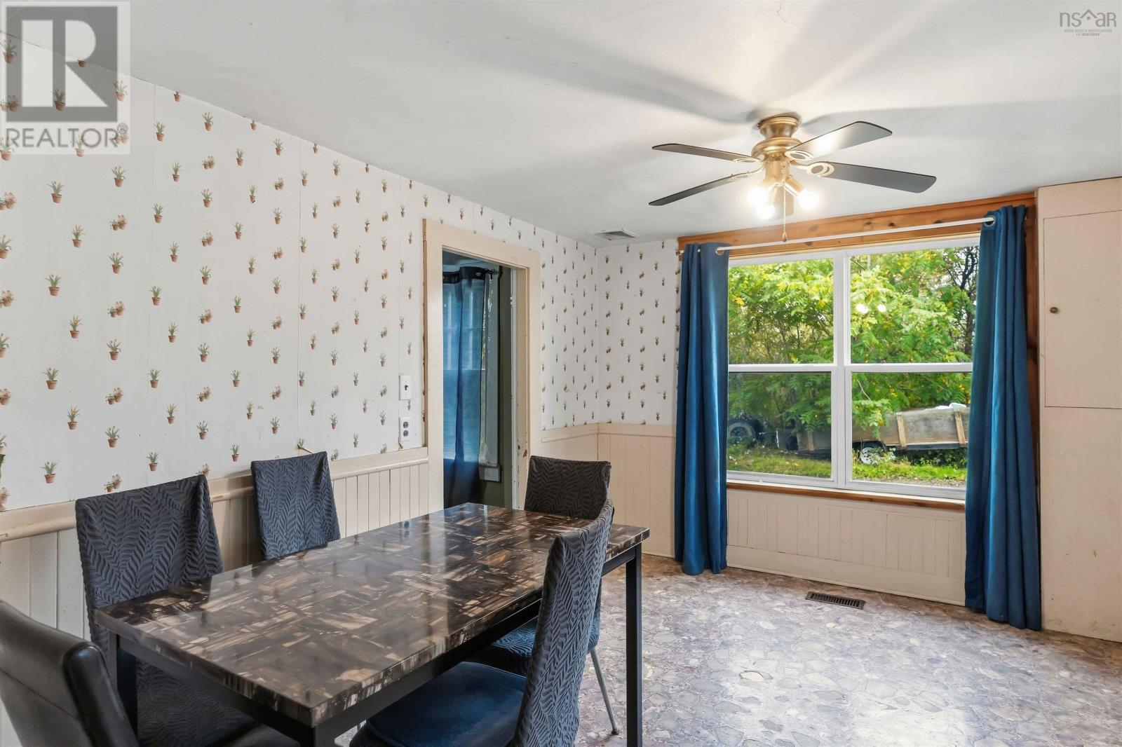 6351 Highway 101 Property Photo 8