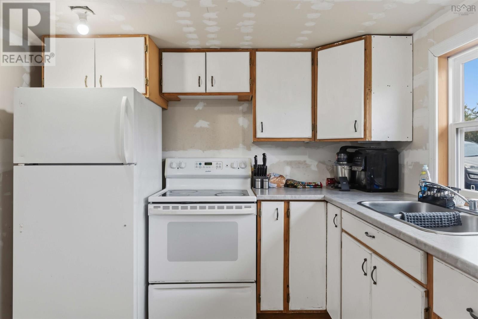 6351 Highway 101 Property Photo 11