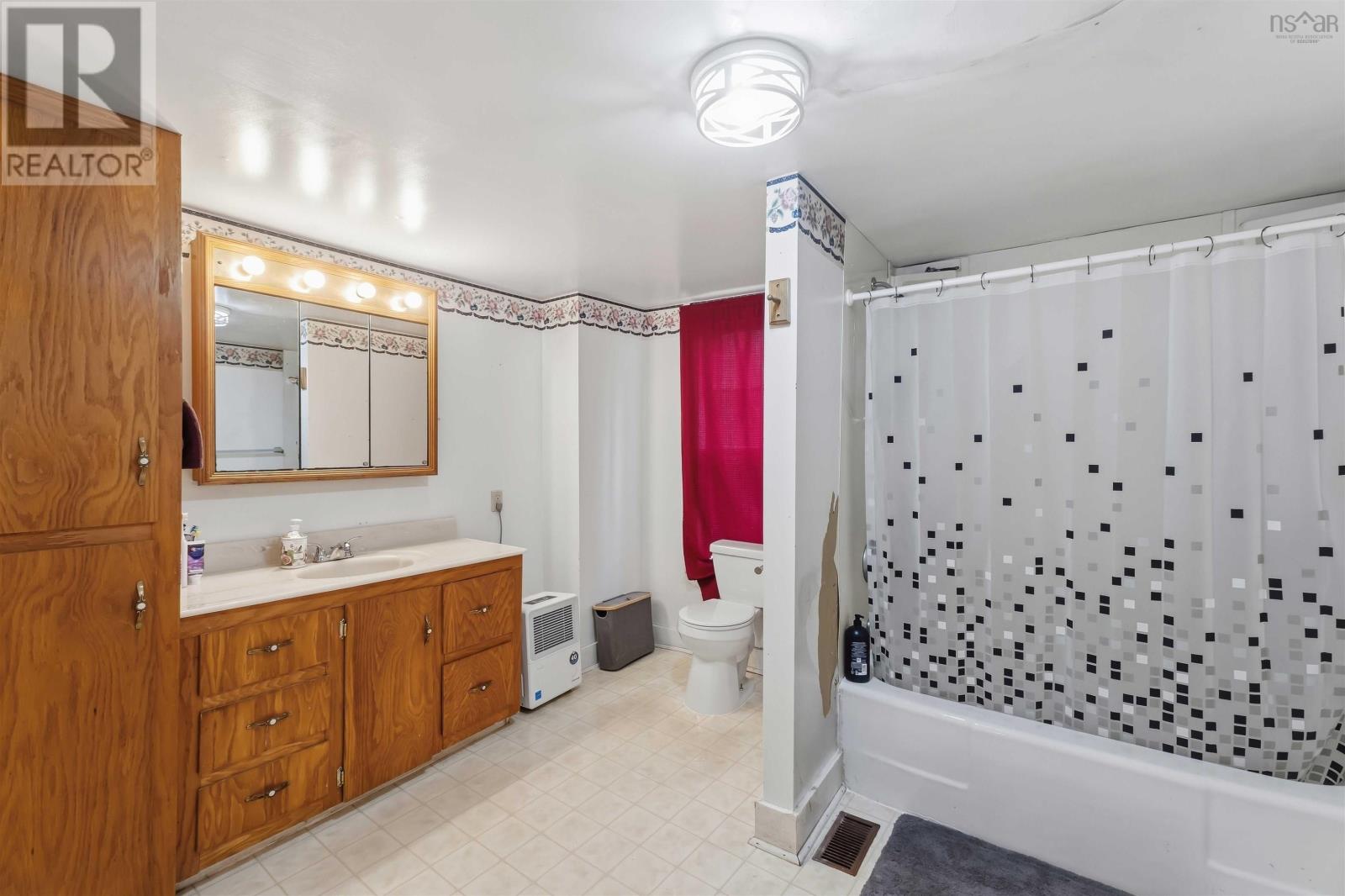 6351 Highway 101 Property Photo 18