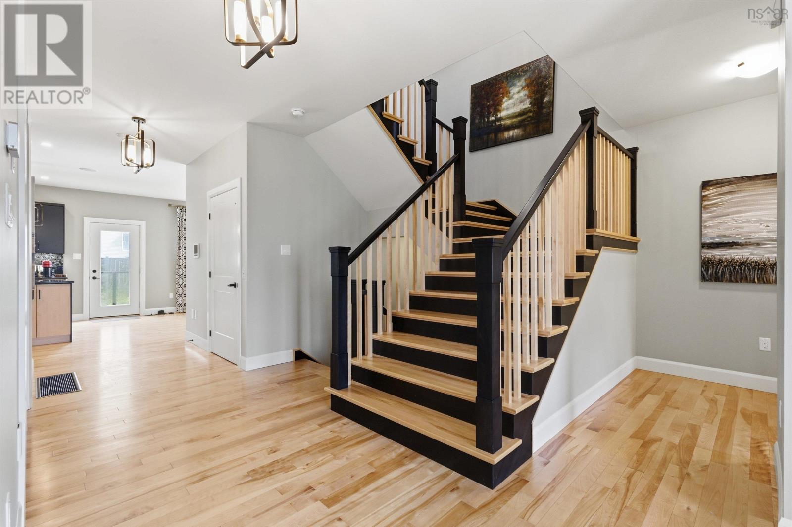 19 Weybridge Lane Property Photo 3