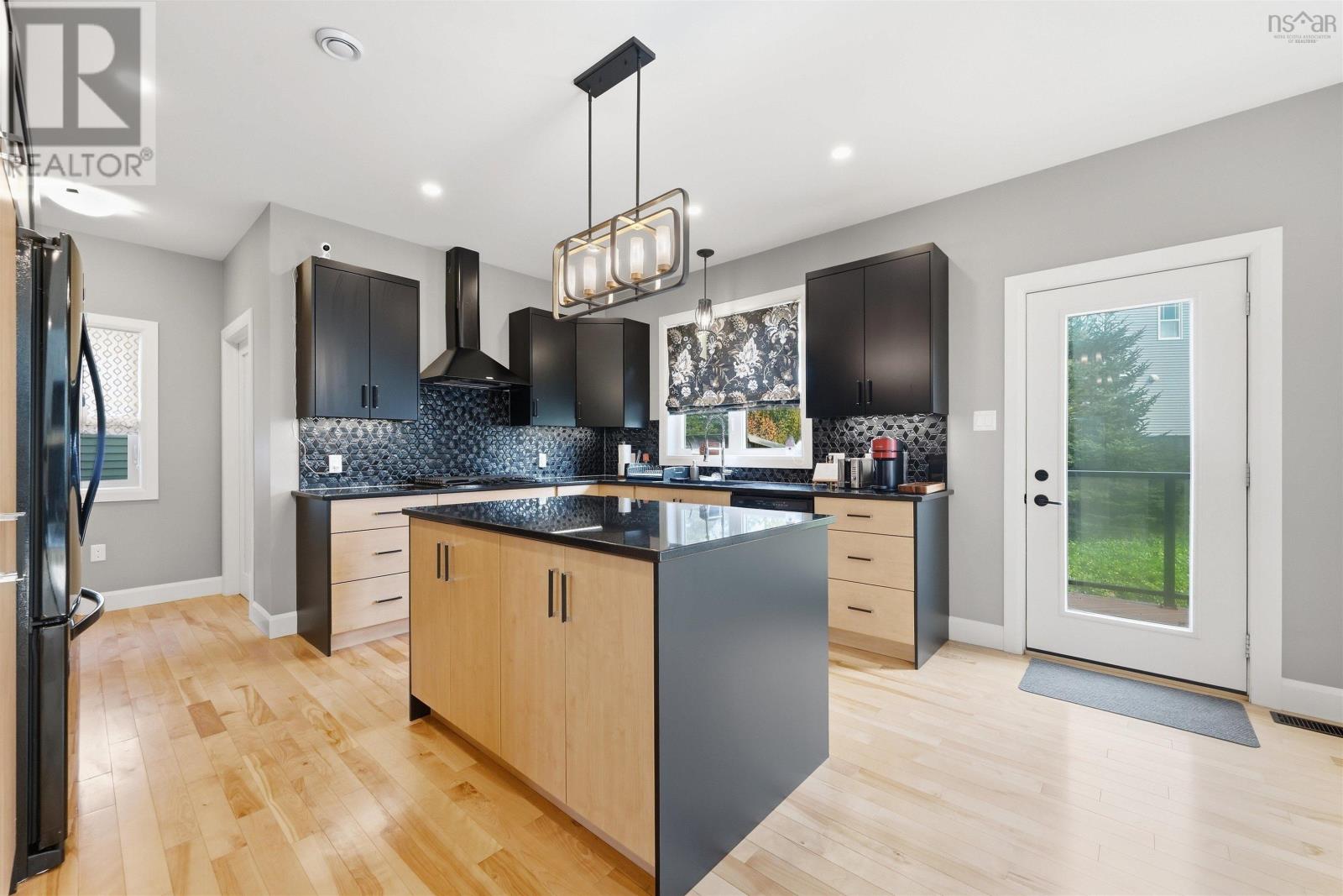 19 Weybridge Lane Property Photo 8