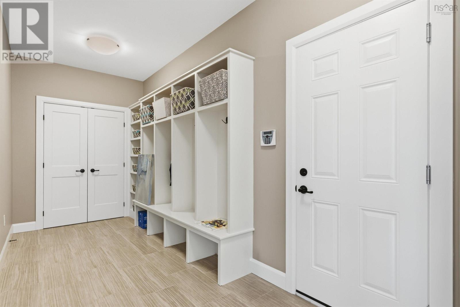 19 Weybridge Lane Property Photo 15