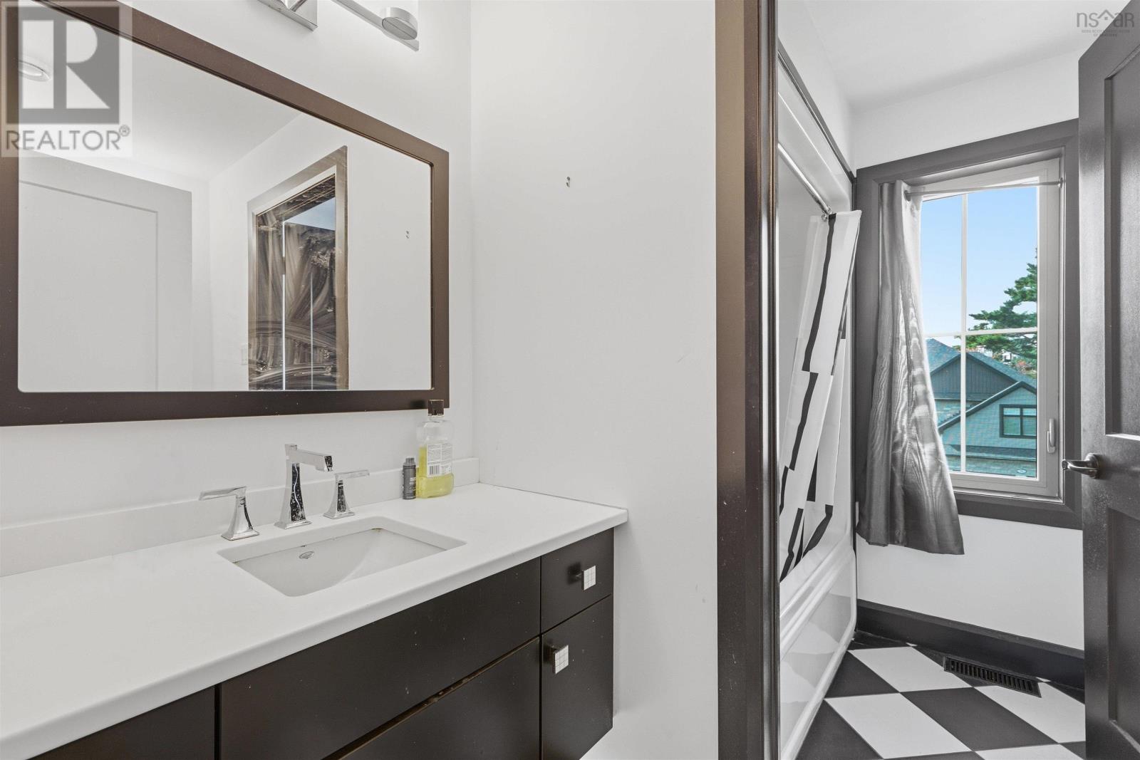 19 Weybridge Lane Property Photo 18