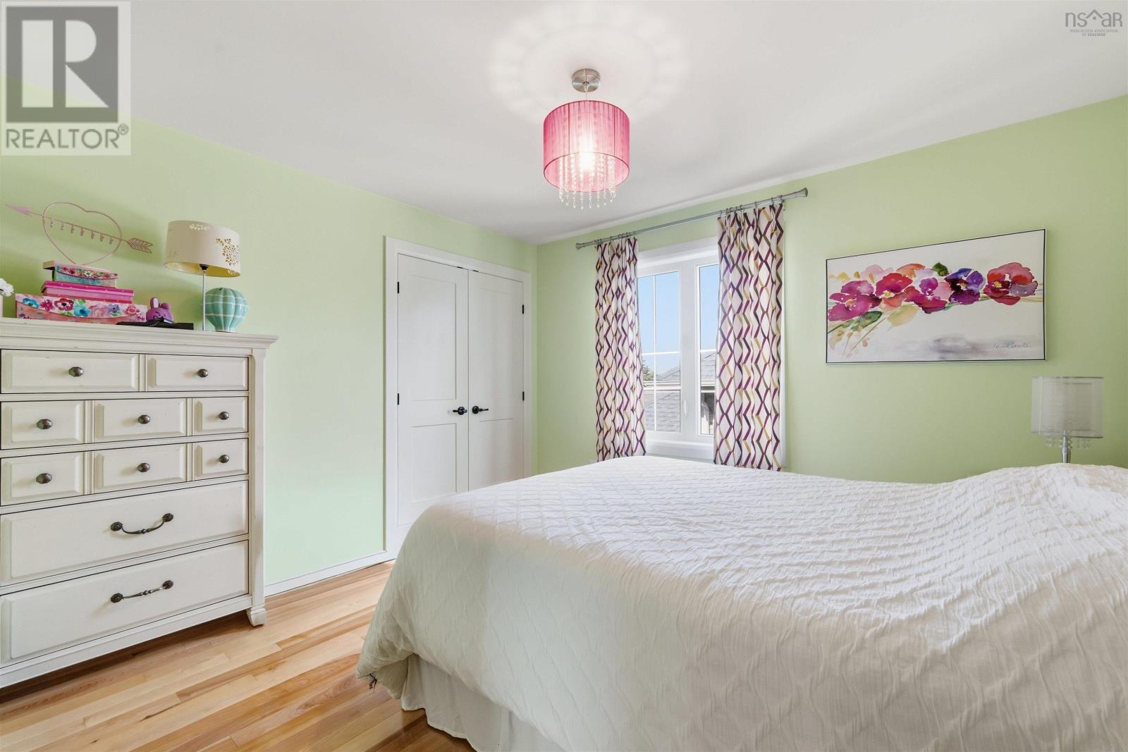 19 Weybridge Lane Property Photo 24