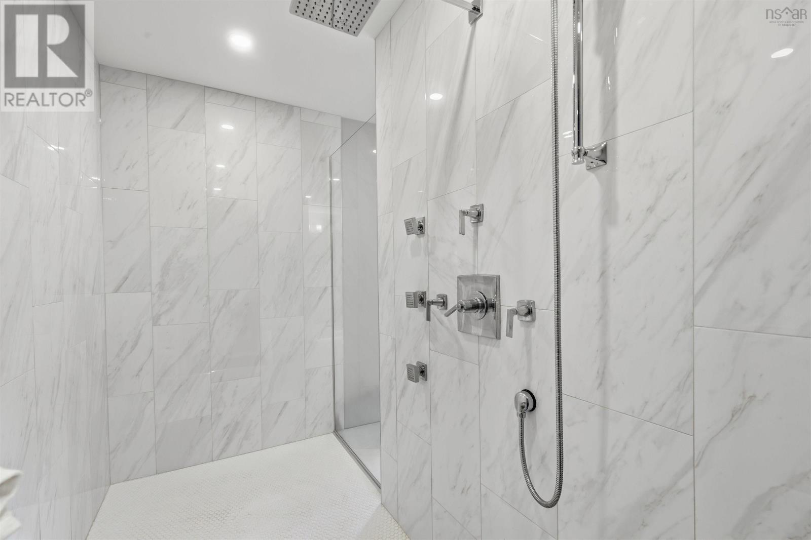 19 Weybridge Lane Property Photo 32