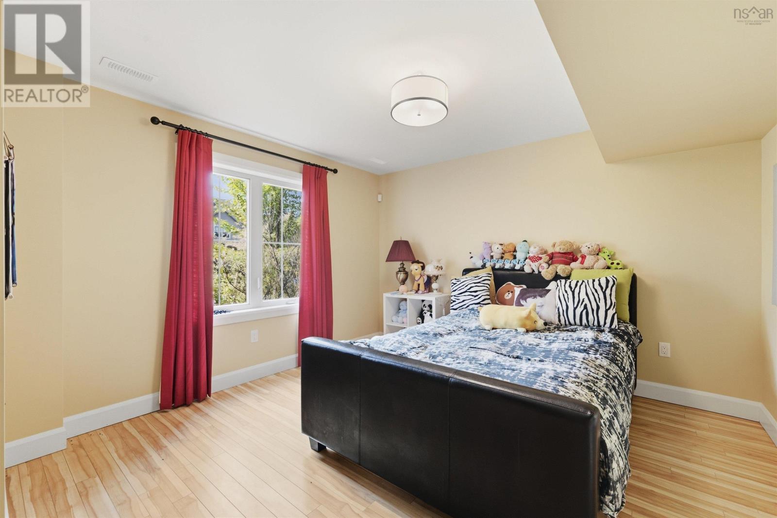 19 Weybridge Lane Property Photo 35