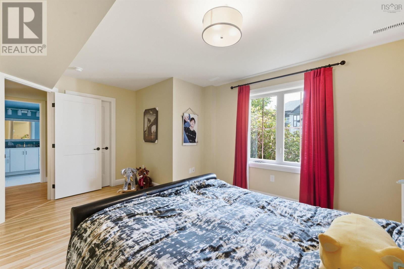 19 Weybridge Lane Property Photo 36