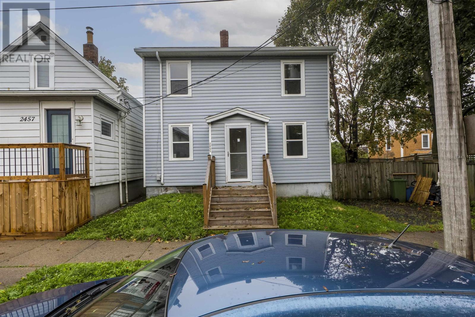 2455 Gladstone Street Property Photo 2
