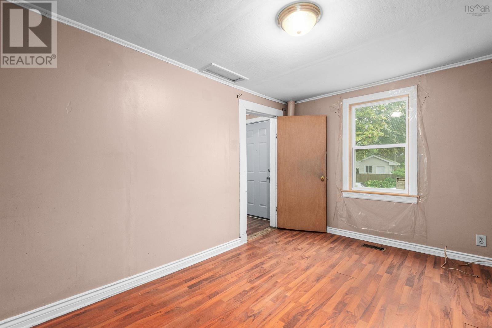 2455 Gladstone Street Property Photo 5