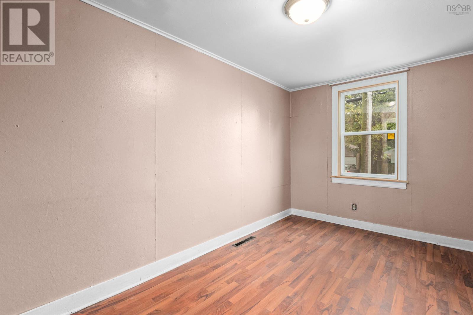 2455 Gladstone Street Property Photo 6
