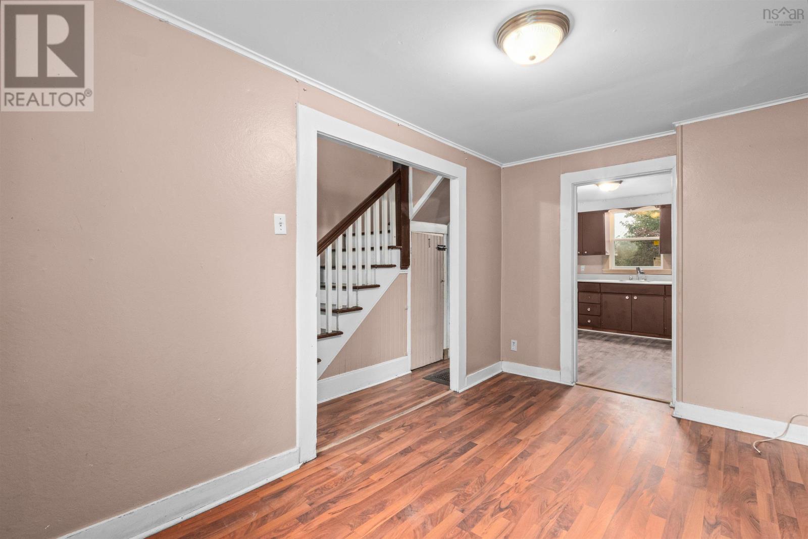 2455 Gladstone Street Property Photo 8