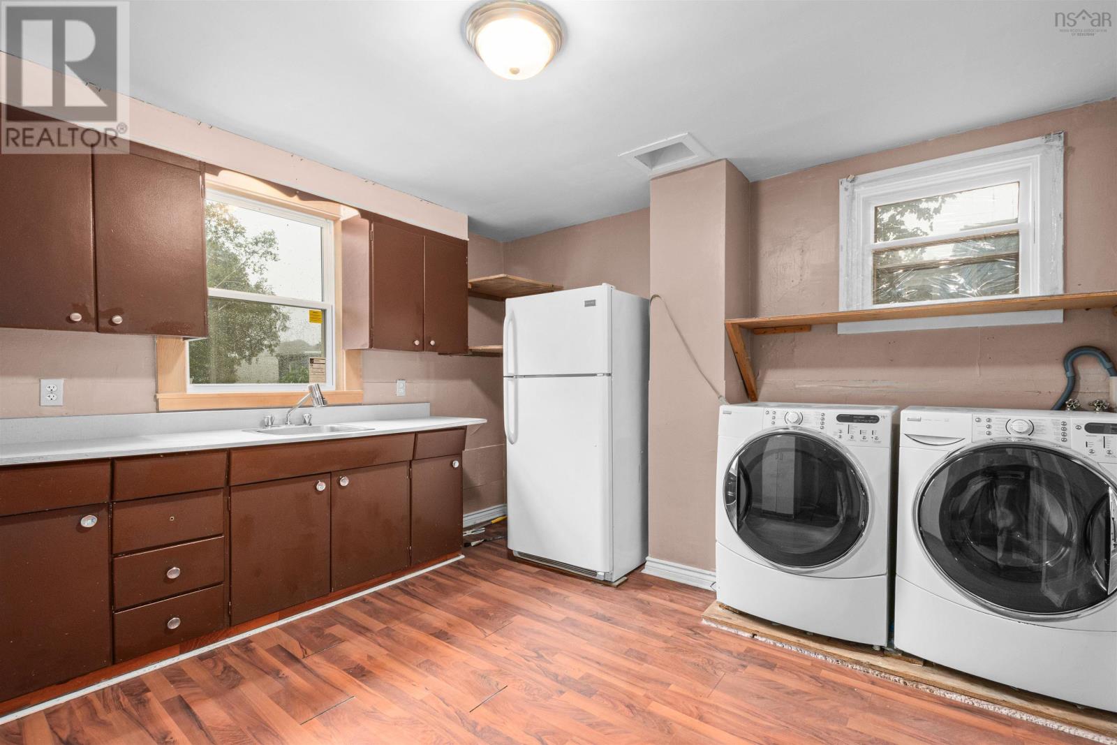 2455 Gladstone Street Property Photo 10