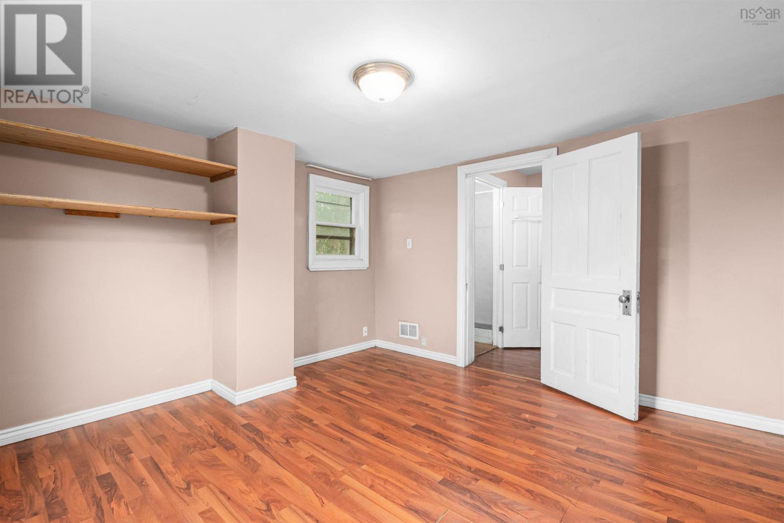 2455 Gladstone Street Property Photo 18