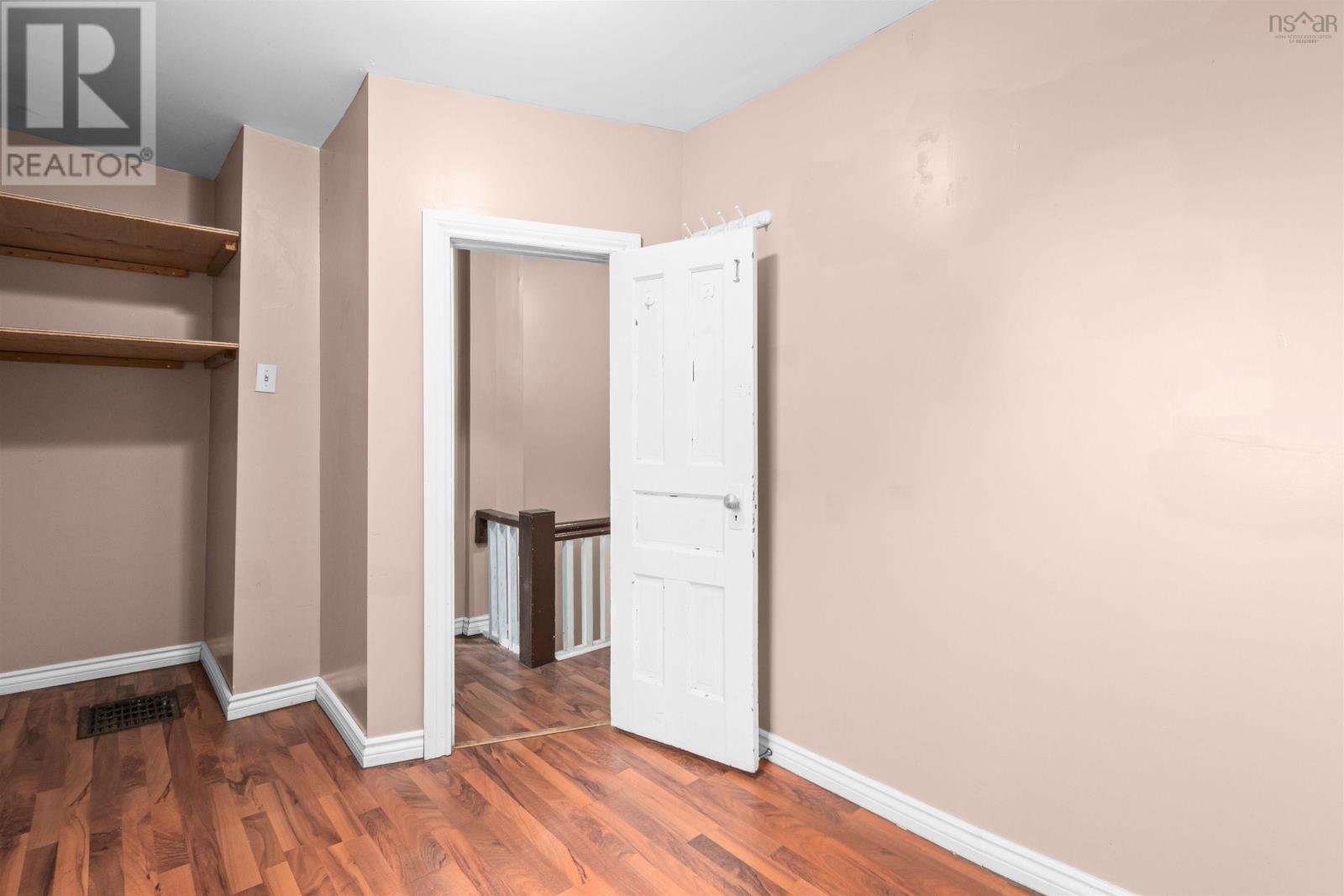 2455 Gladstone Street Property Photo 21