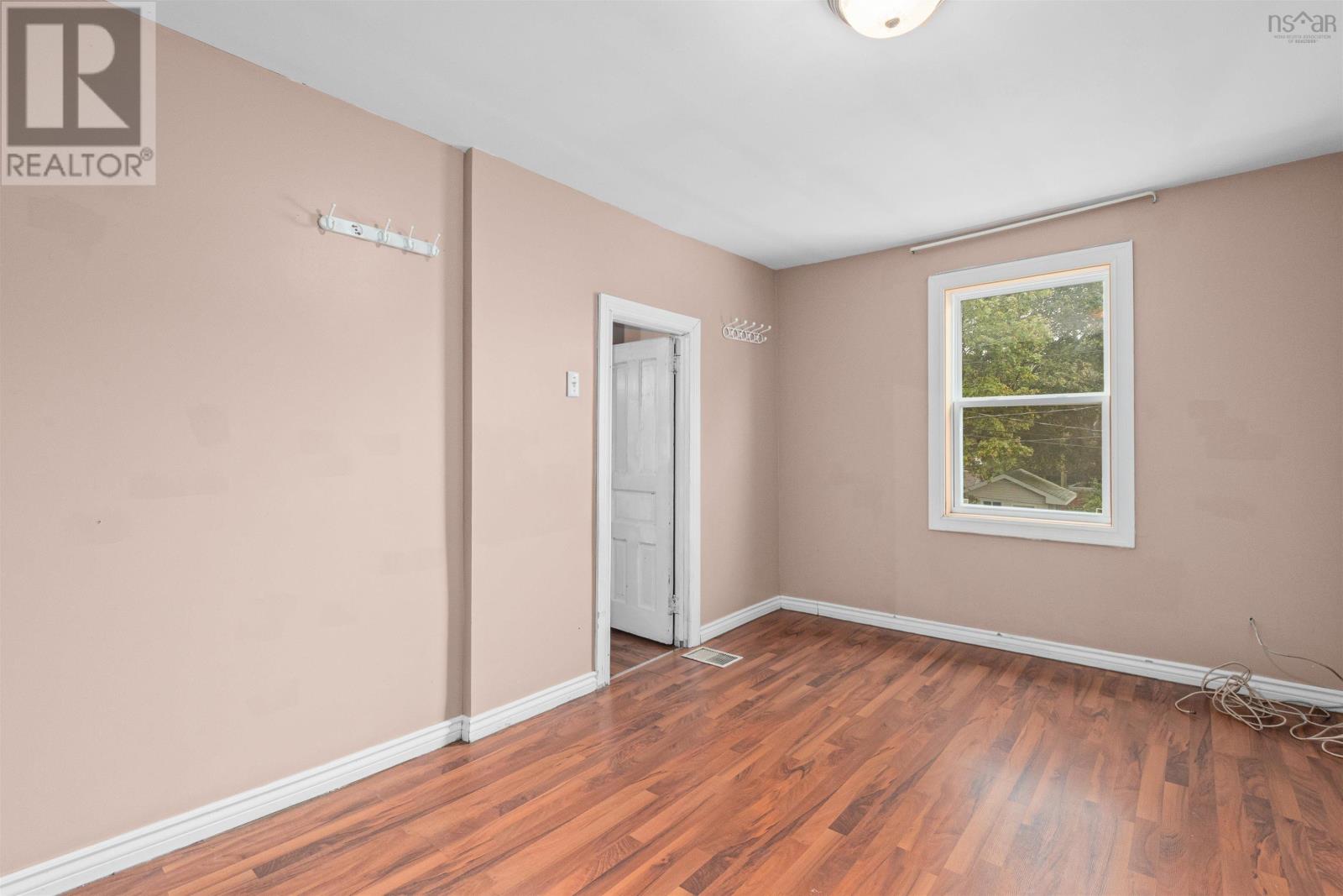 2455 Gladstone Street Property Photo 23