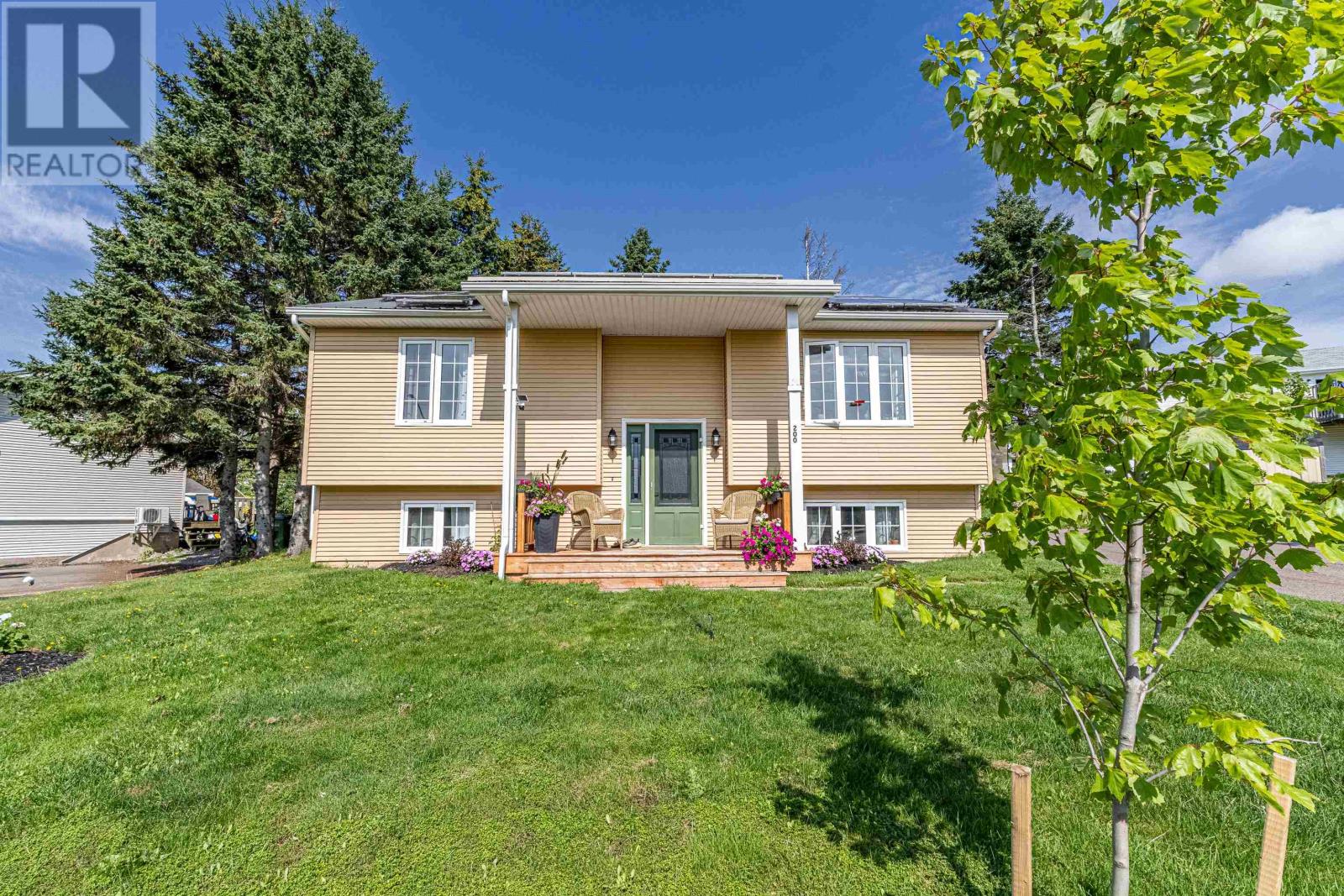 200 Westridge Crescent Property Photo 3