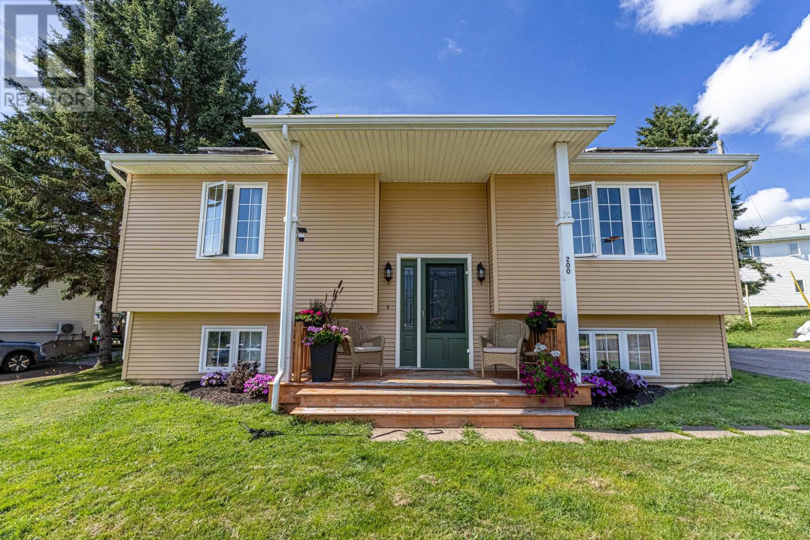 200 Westridge Crescent Property Photo 4